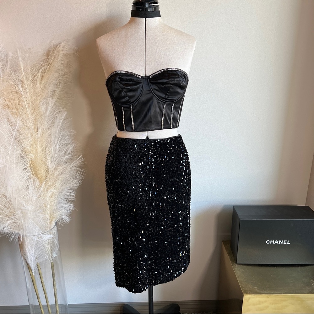 Black Sequin Knee Length Pencil Skirt - Picture 2 of 13